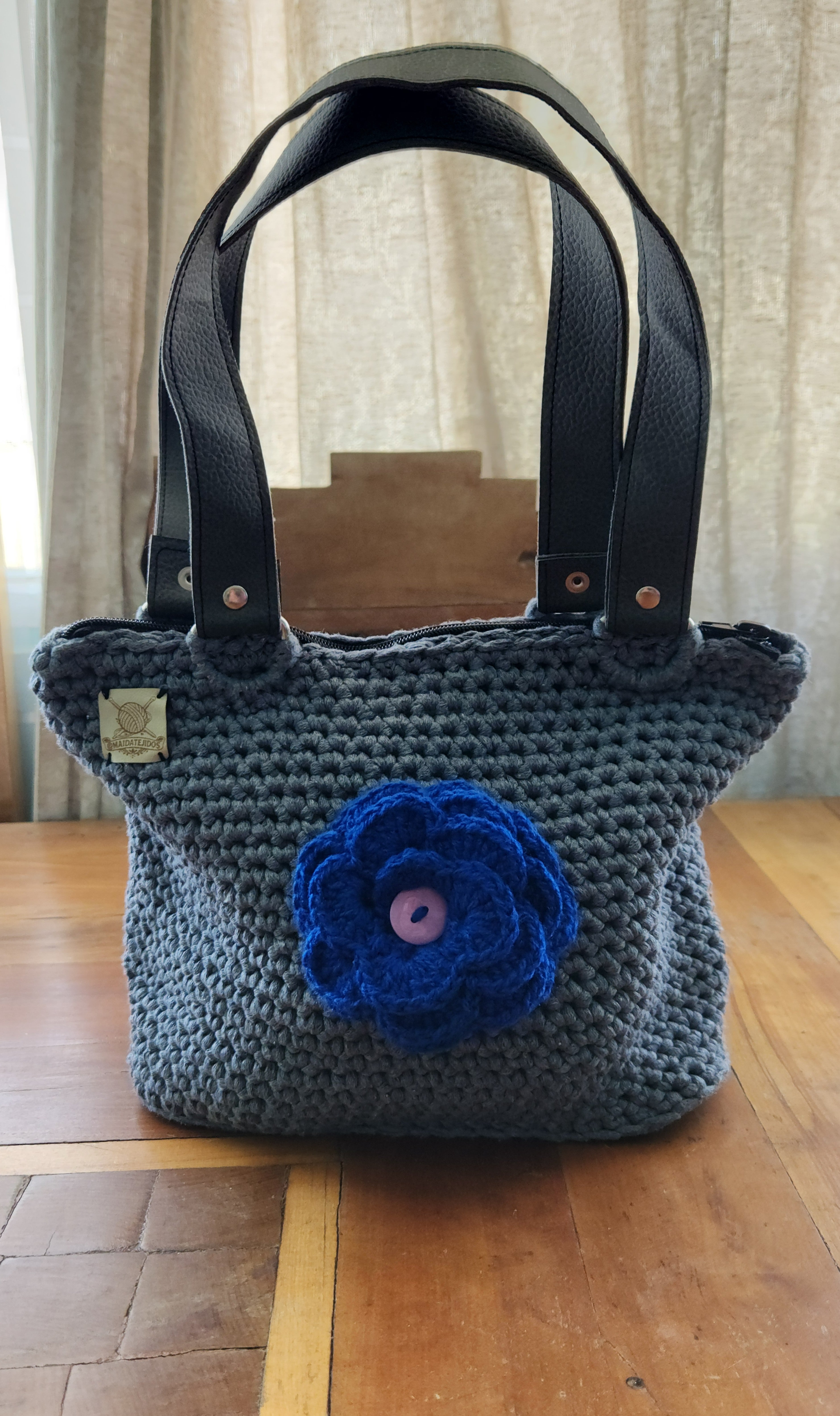 BOLSO GRIS TEJIDA A CROCHET